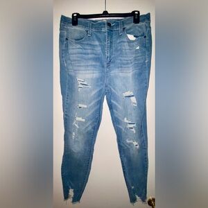 NWOT, high rise distressed ankle jean leggings.
